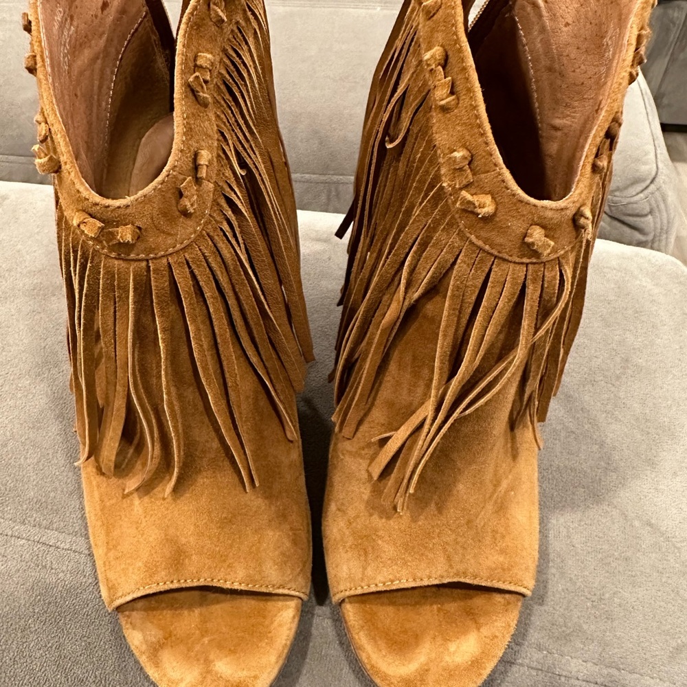 Ash brown suede sandals with tassels have scuffs and dirty soles